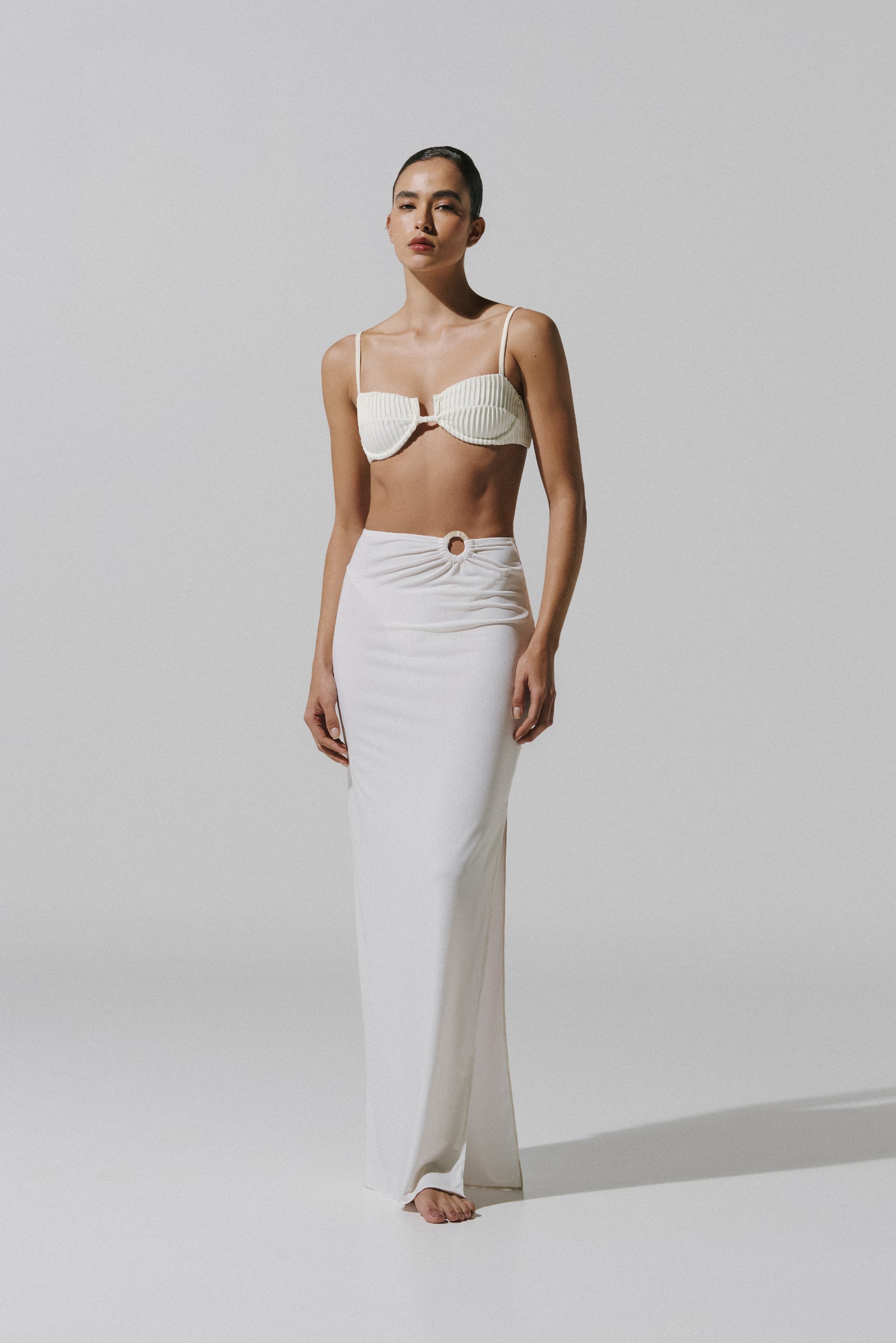 こころちゃん VOLUME LONG PANIER SKIRT 1 Zur Maxi Skirt White in Jersey - Resort 26 – INTERNATIONAL BAOBAB