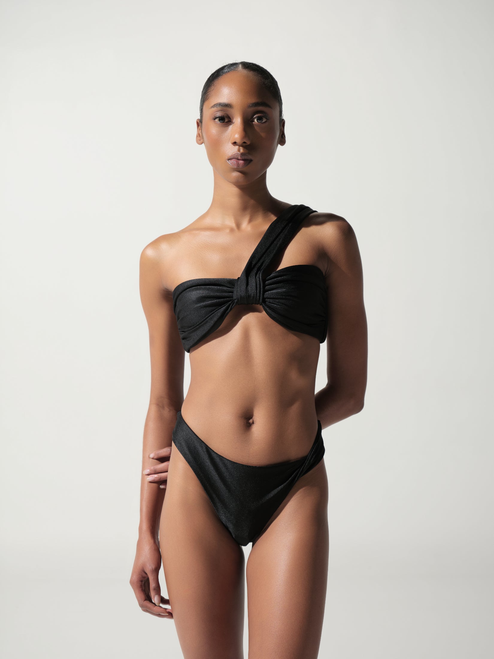 Ameri BUMPY PUFF SHOULDER SWIMWEAR ブラック Maple Bikini Top Black in Lycra – INTERNATIONAL BAOBAB