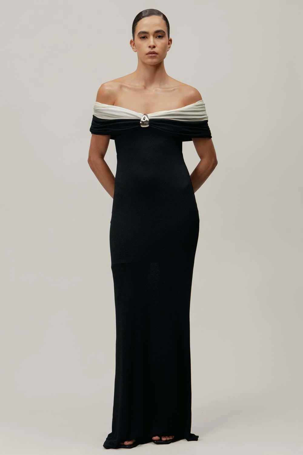 美品✨ 【SUKU HOME】DRESSING GOWN ブラック S Ｍ Sendai Maxi Dress Black in Lycra - Resort 25 – INTERNATIONAL