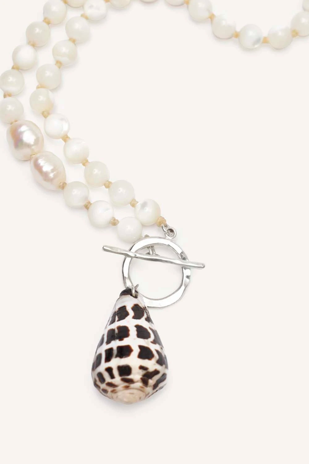 47.NASSA-PEARL-NECKLACE-ALABASTER47.3.webp