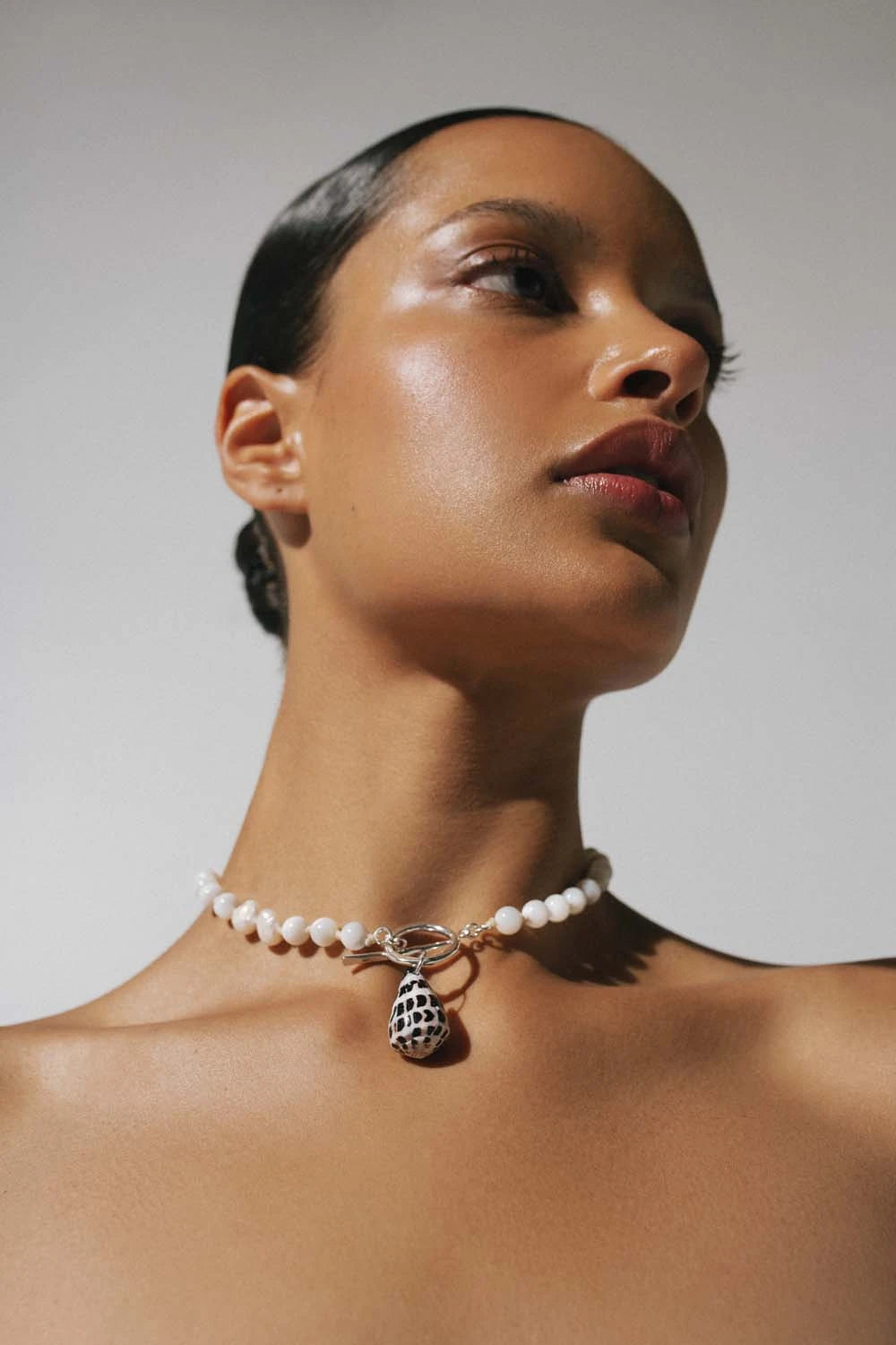 47.NASSA-PEARL-NECKLACE-ALABASTER47.4.webp