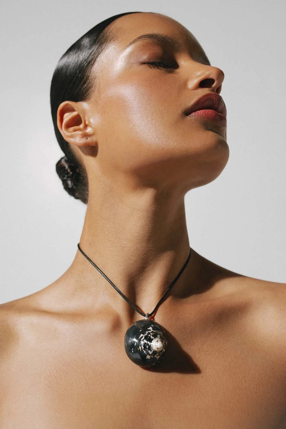 48.SAVAGE-WRAP-AROUND-NECKLACE-ONIX48.5.webp