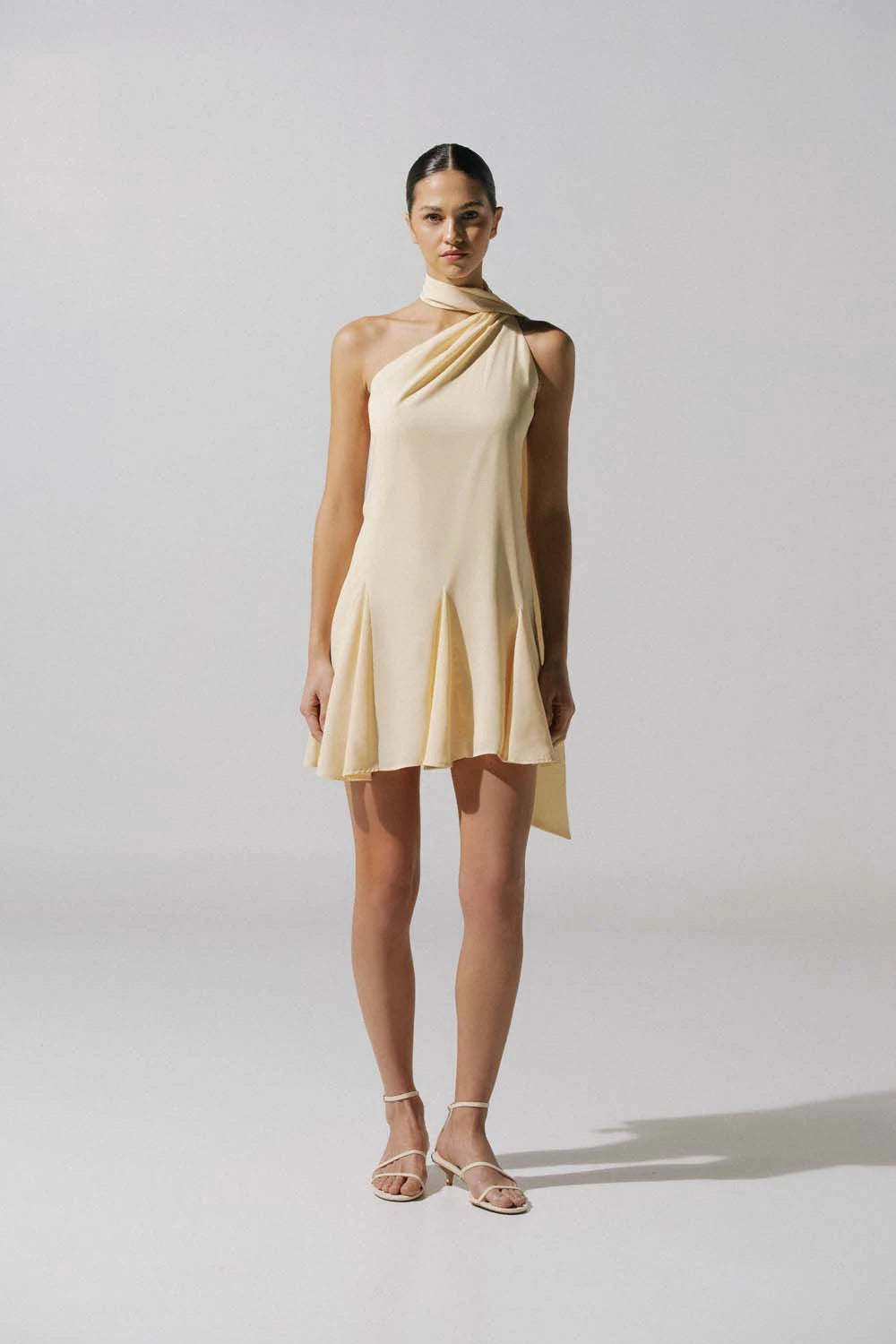 5.-ARI-MINI-DRESS-BLONDE-5.1.webp